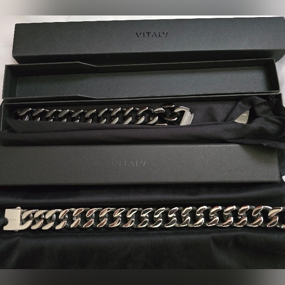 (PICTURES UPDATED) Vitaly RIOT Chain (2) (Silver and Black) - Picture 2 of 9
